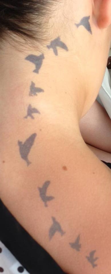 tatouage oiseaux nuque